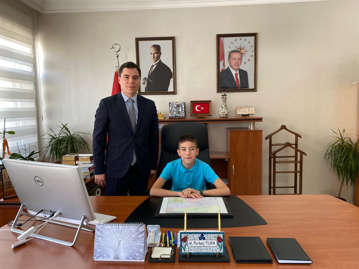 Kaymakamımız Sn. Muhammed Furkan TUNA,  23 Nisan Ulusal Egemenlik ve Çocuk Bayramı Kutlamaları Kapsamında Öğrencileri Makamında Ağırladı