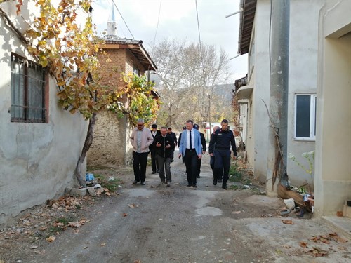 Kaymakam Mehmet Naim AKGÜL, İlçe Jandarma Komutanı  ve İlçe Emniyet Amiri le Birlikte Serçeler Mahallesini Ziyaret Etti.